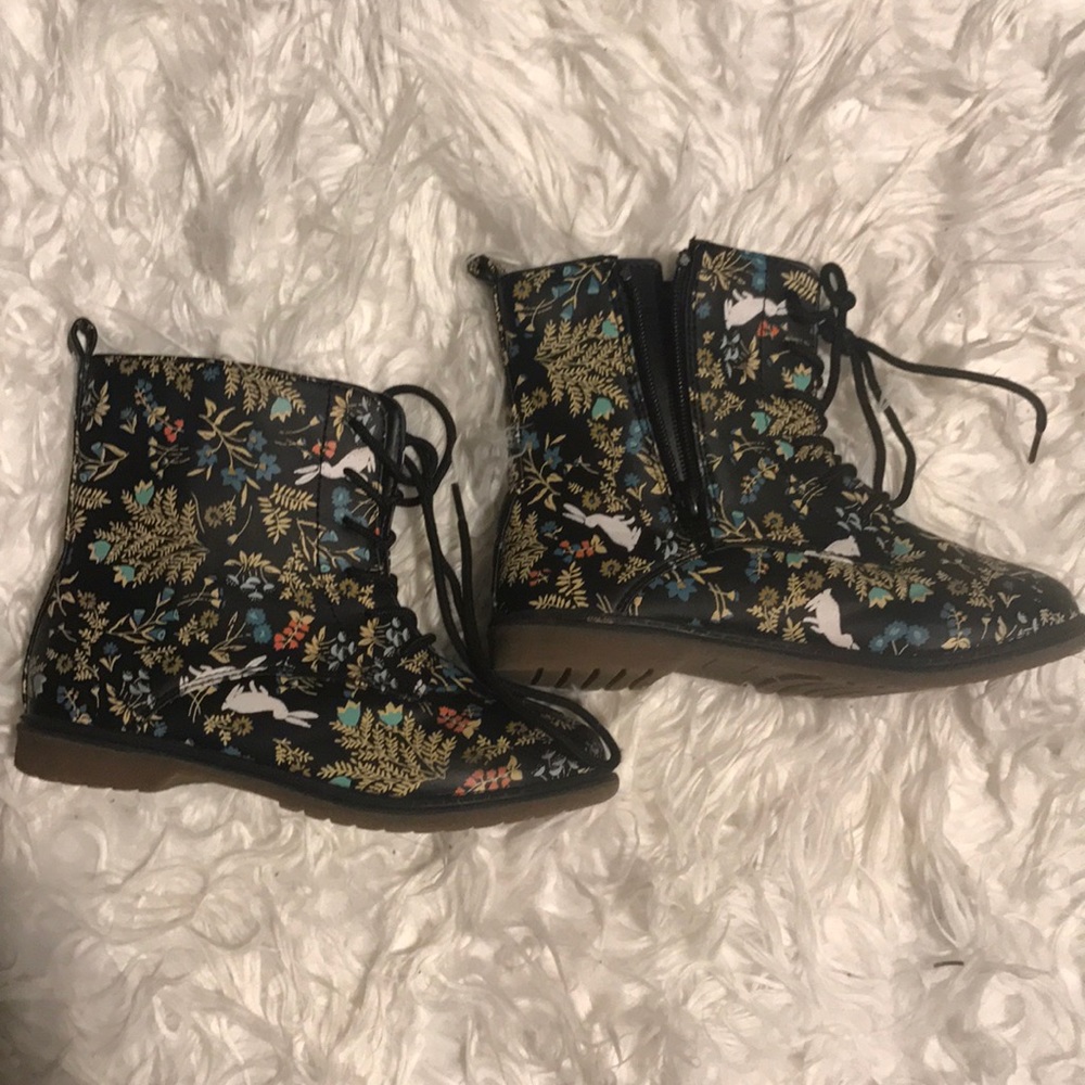 Combat boots